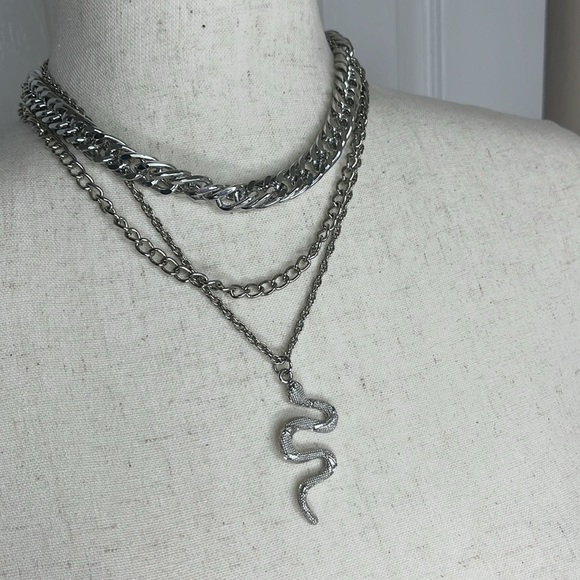 🐍 THREE STRANDED NECKLACE WITH SNAKE PENDANT 🐍 - Picture 3 of 4